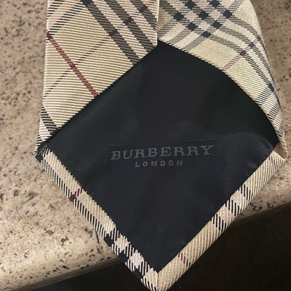 Burberry Silk Check Tie - Beige - One size Excellent condition no flaws ! - Picture 4 of 13